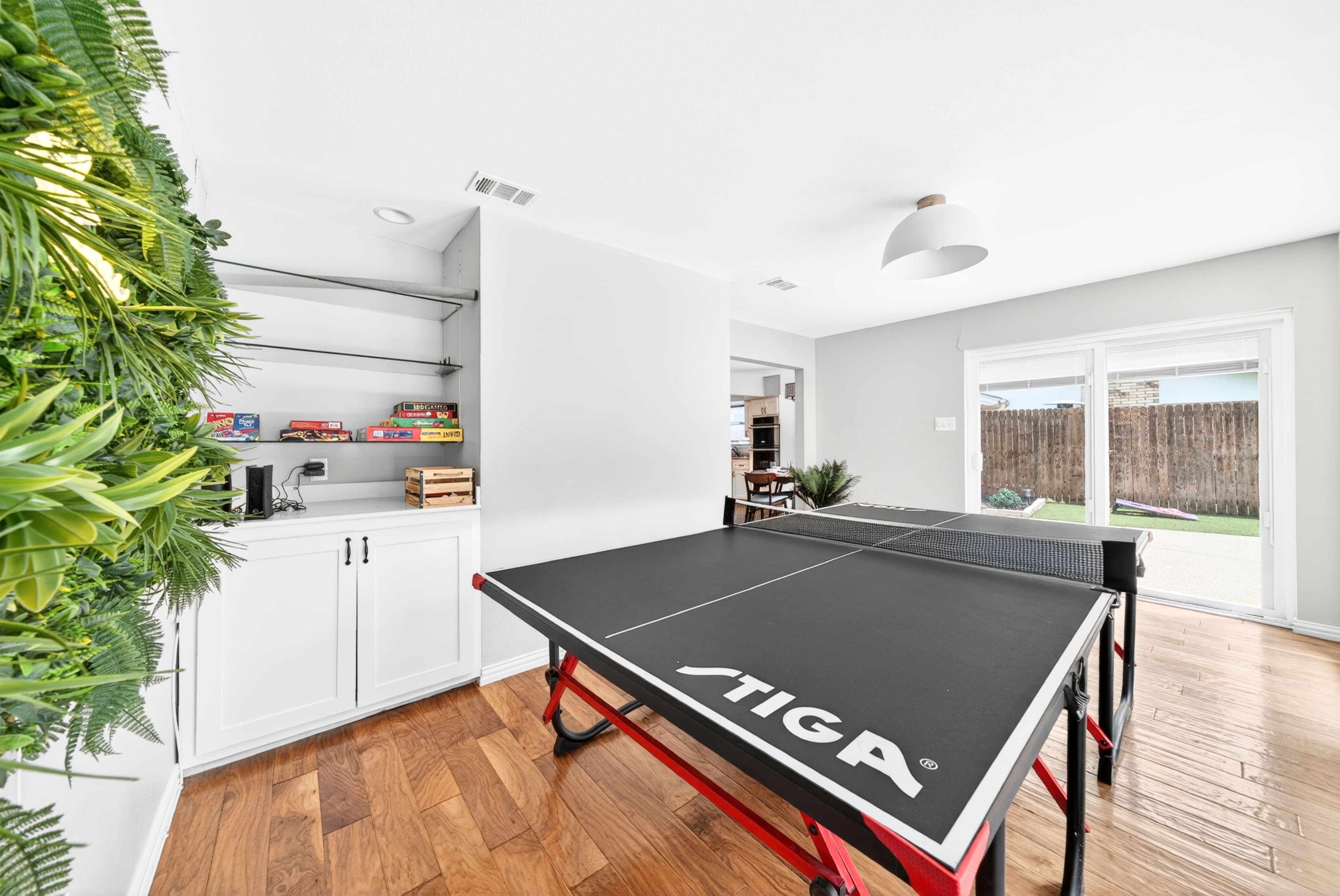 Pool, Hot Tub, Mini golf & 2 Game Rooms Retreat Near AT&T And Six Flags - Photo 3