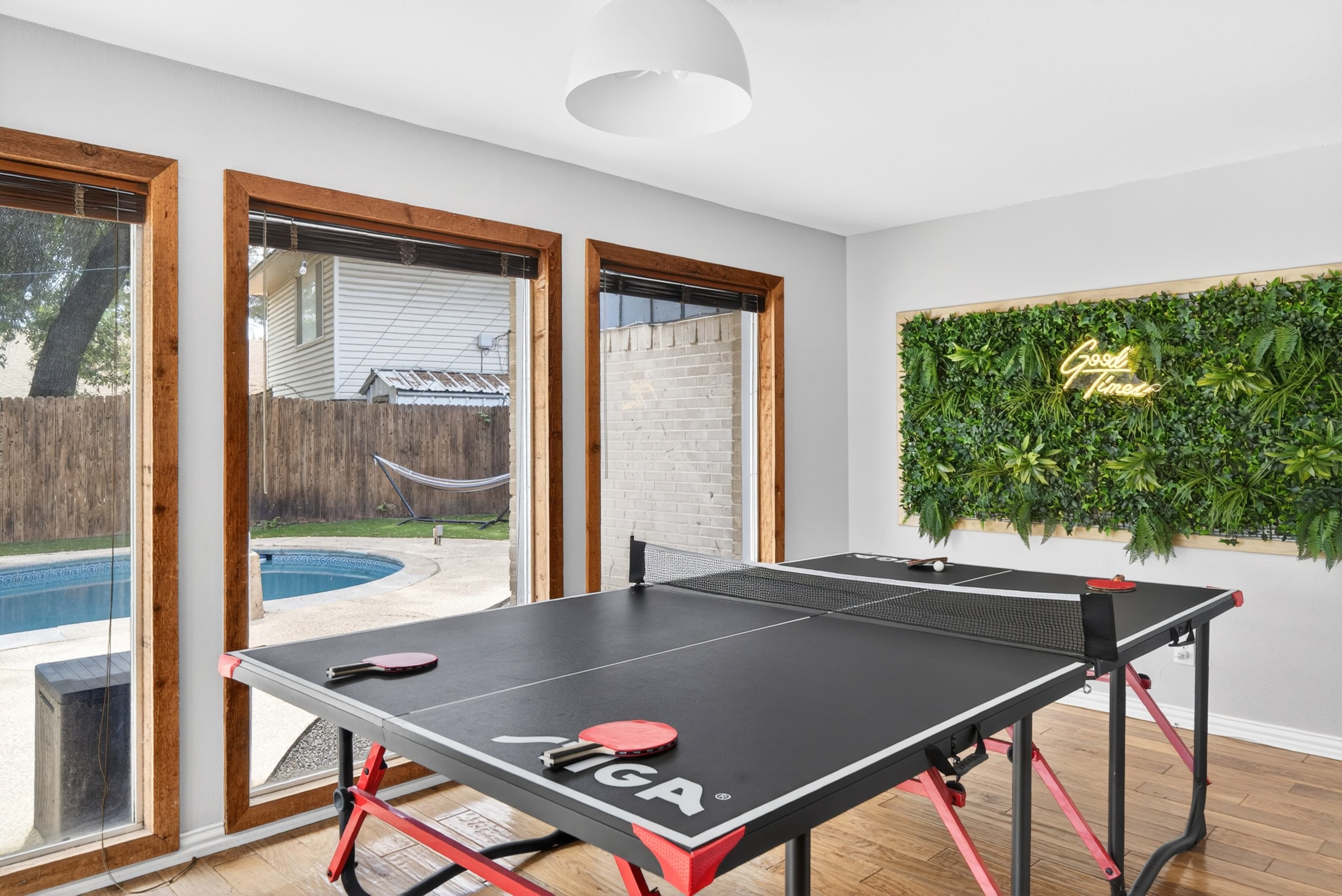 Pool, Hot Tub, Mini golf & 2 Game Rooms Retreat Near AT&T And Six Flags - Photo 4